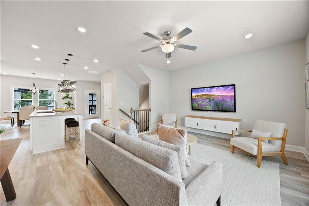 4 bedroom, 4 bathroom, 2,175 sq ft townhouse for sale at 504 Hampton Crossing, Woodstock, GA 30188 — photo 8