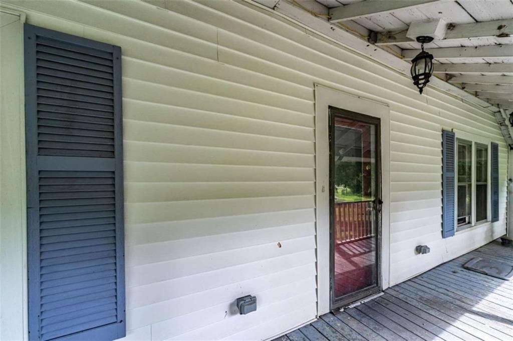 2 bedroom, 2 bathroom, 1,615 sq ft single family residence for sale at 5226 S Highway 27, Lindale, GA 30147 — photo 3