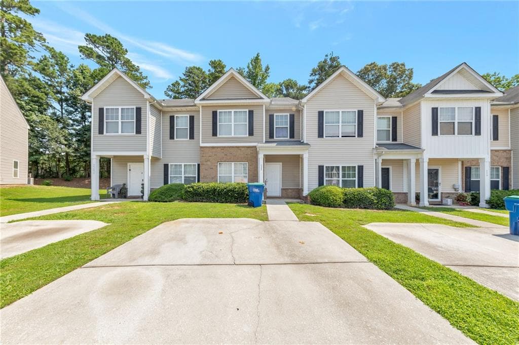 3 bedroom, 3 bathroom, 1,544 sq ft townhouse for rent at 2306 Bigwood Trail, Atlanta, GA 30349 for $1,645 a month