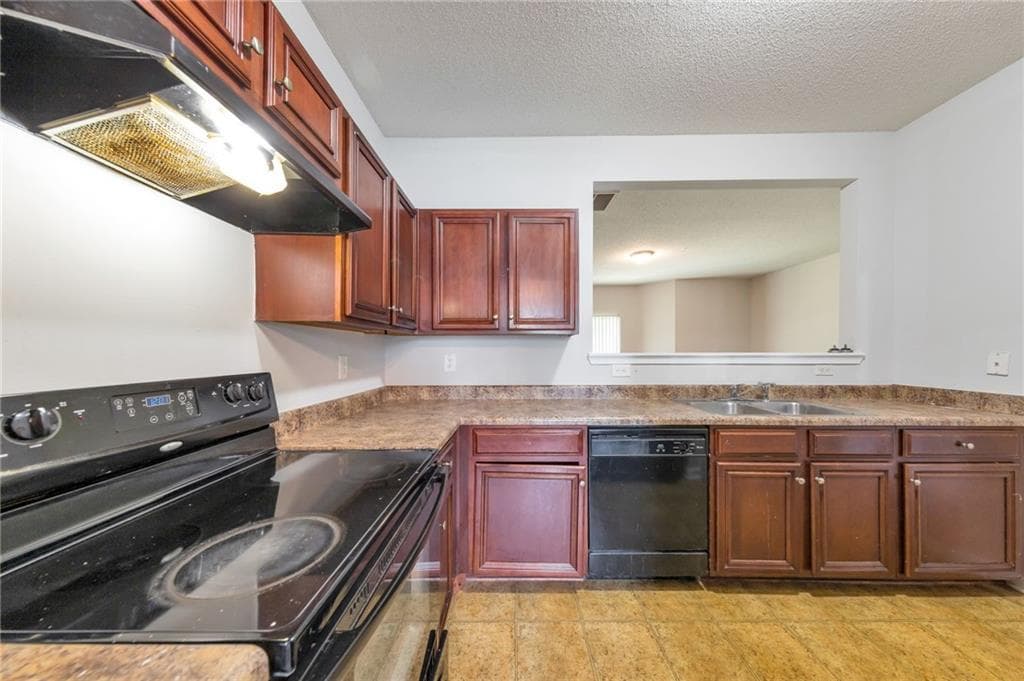 3 bedroom, 3 bathroom, 1,544 sq ft townhouse for rent at 2306 Bigwood Trail, Atlanta, GA 30349 for $1,645 a month — photo 2