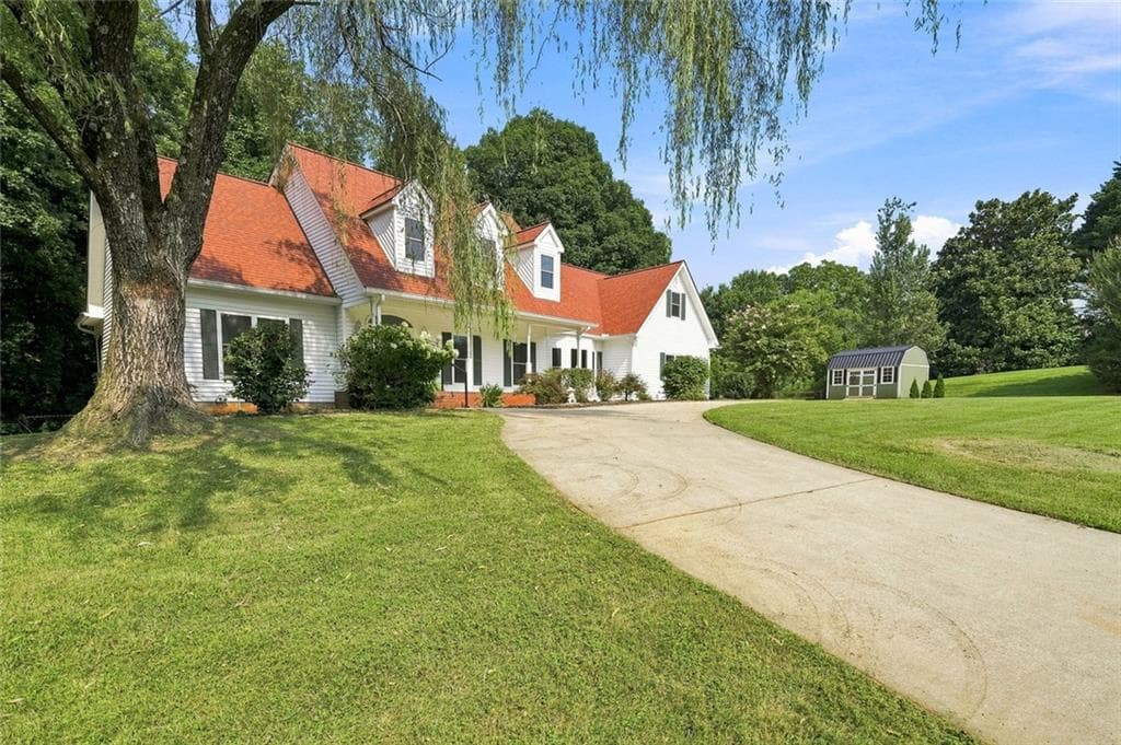 4 bedroom, 5 bathroom, 5,014 sq ft single family residence under contract at 124 Golden Autumn Drive, Dahlonega, GA 30533