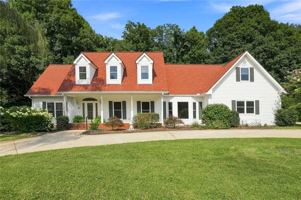 4 bedroom, 5 bathroom, 5,014 sq ft single family residence under contract at 124 Golden Autumn Drive, Dahlonega, GA 30533 — photo 2