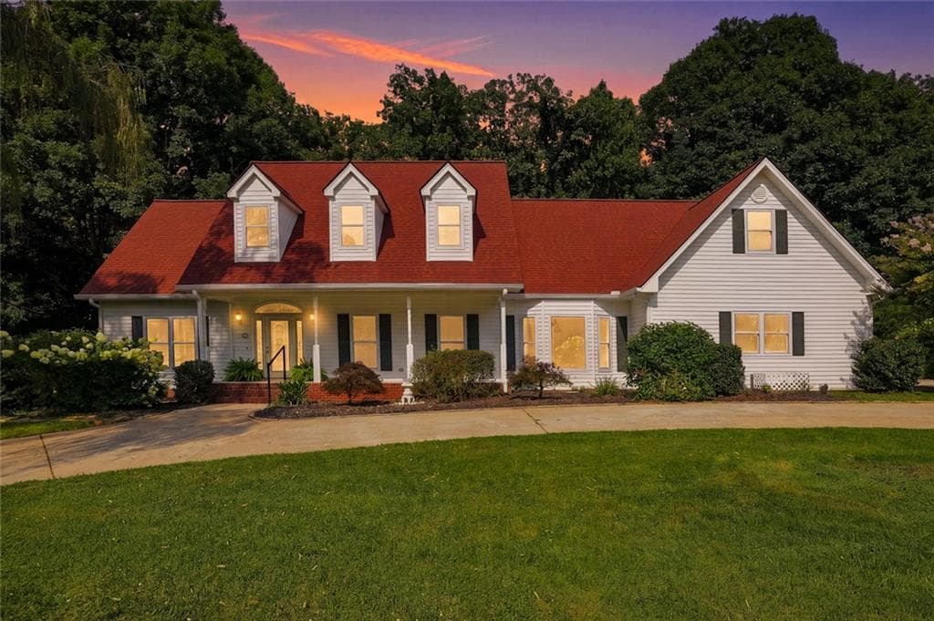 4 bedroom, 5 bathroom, 5,014 sq ft single family residence under contract at 124 Golden Autumn Drive, Dahlonega, GA 30533 — photo 3