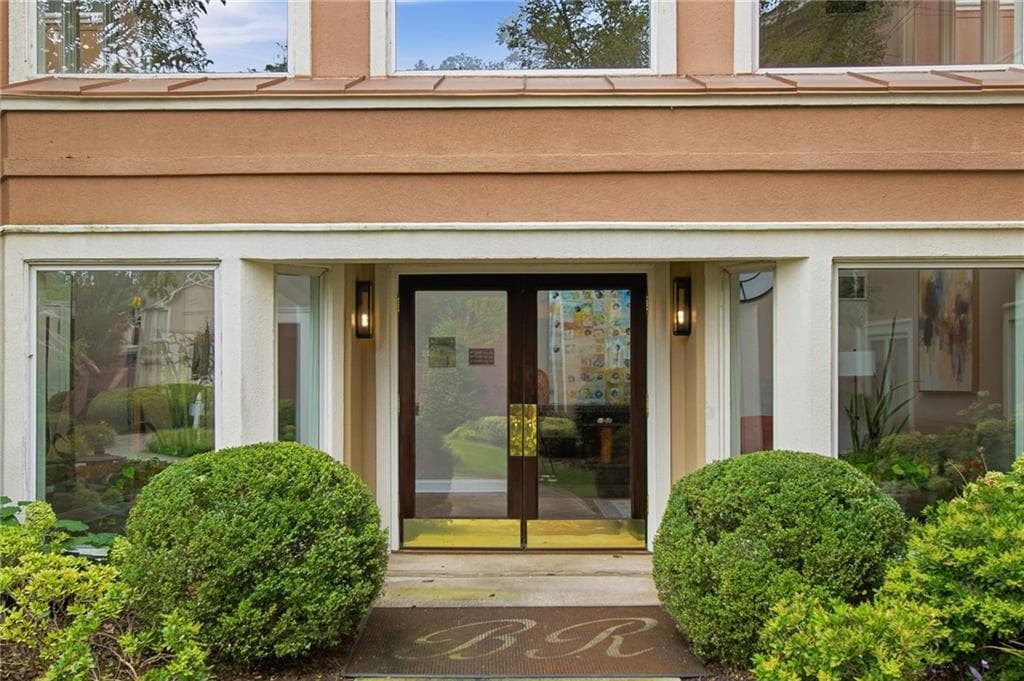 2 bedroom, 2 bathroom, 1,645 sq ft condominium for sale at 5350 Brooke Ridge Drive, Dunwoody, GA 30338 — photo 2