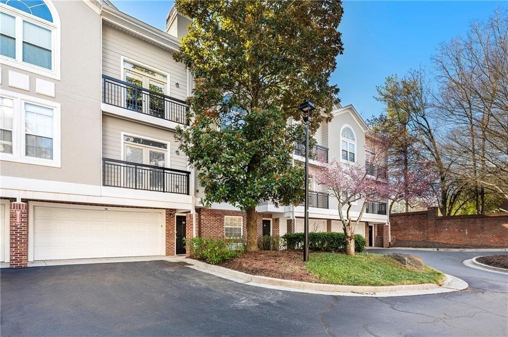 3 bedroom, 2 bathroom, 1,631 sq ft townhouse sold at 4244 River Green Drive 110, Atlanta, GA 30327