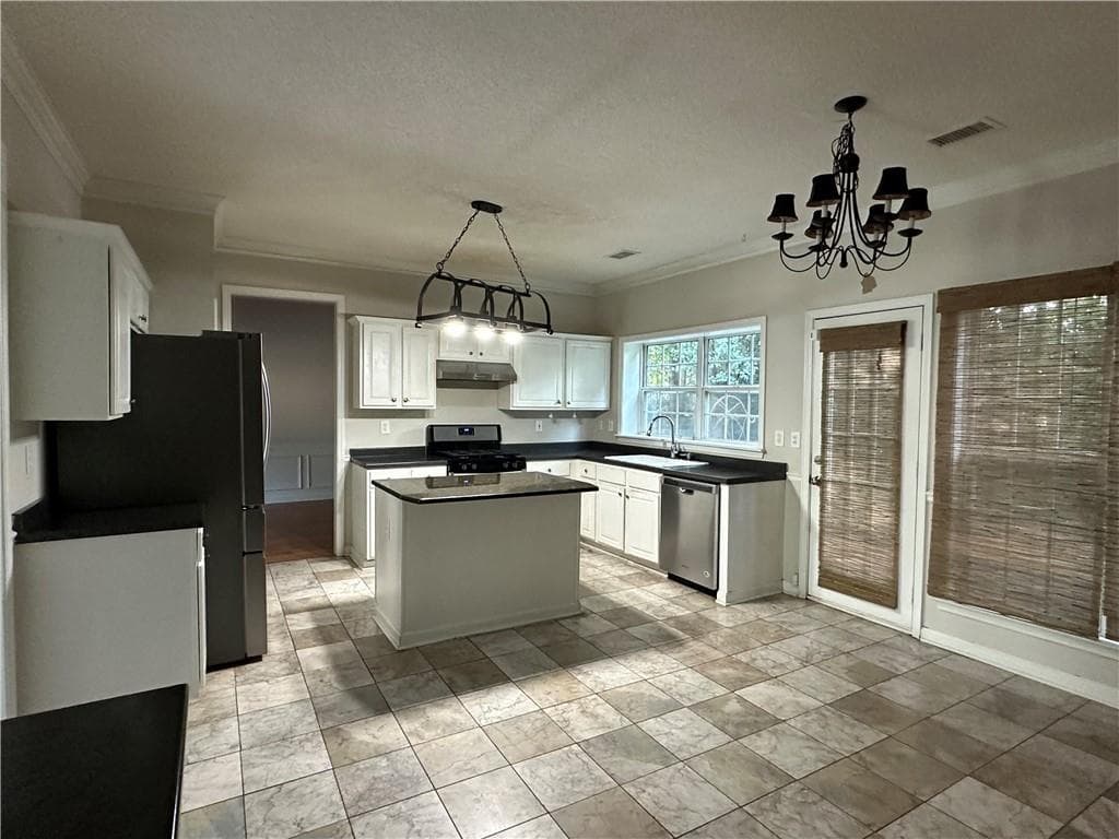 4 bedroom, 3 bathroom, 2,253 sq ft single family residence for rent at 7235 Treyburn Drive, Cumming, GA 30041 for $2,900 a month — photo 3
