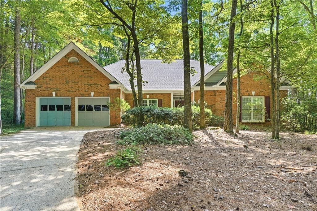 3 bedroom, 3 bathroom, 2,576 sq ft single family residence sold at 320 Valley Green Court, Woodstock, GA 30189