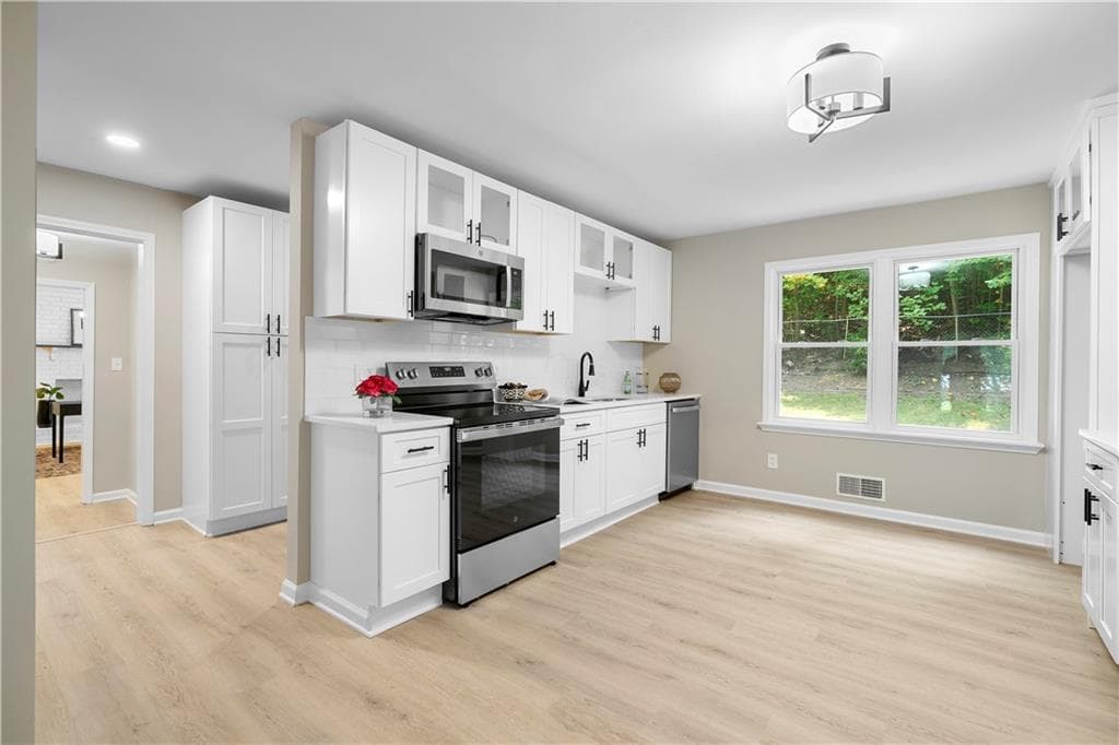 3 bedroom, 3 bathroom, 2,597 sq ft single family residence for sale at 1973 Pine Tree Trail, Gainesville, GA 30501 — photo 5