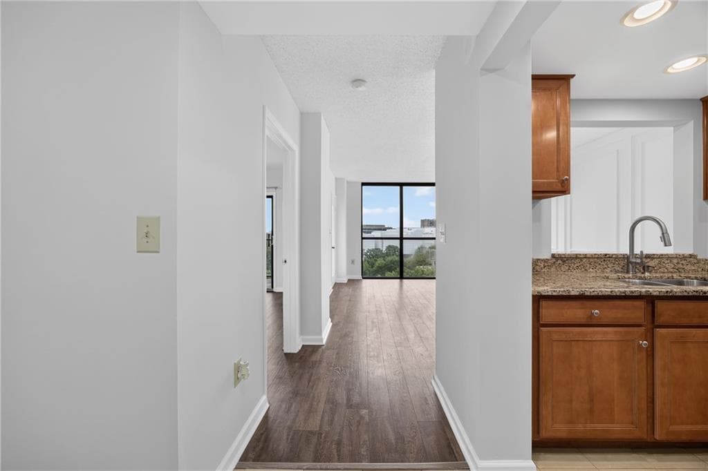 1 bedroom, 1 bathroom, 645 sq ft condominium for sale at 1280 W Peachtree Street 1710, Atlanta, GA 30309 — photo 3