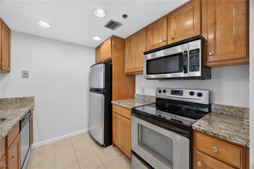 1 bedroom, 1 bathroom, 645 sq ft condominium for sale at 1280 W Peachtree Street 1710, Atlanta, GA 30309 — photo 5