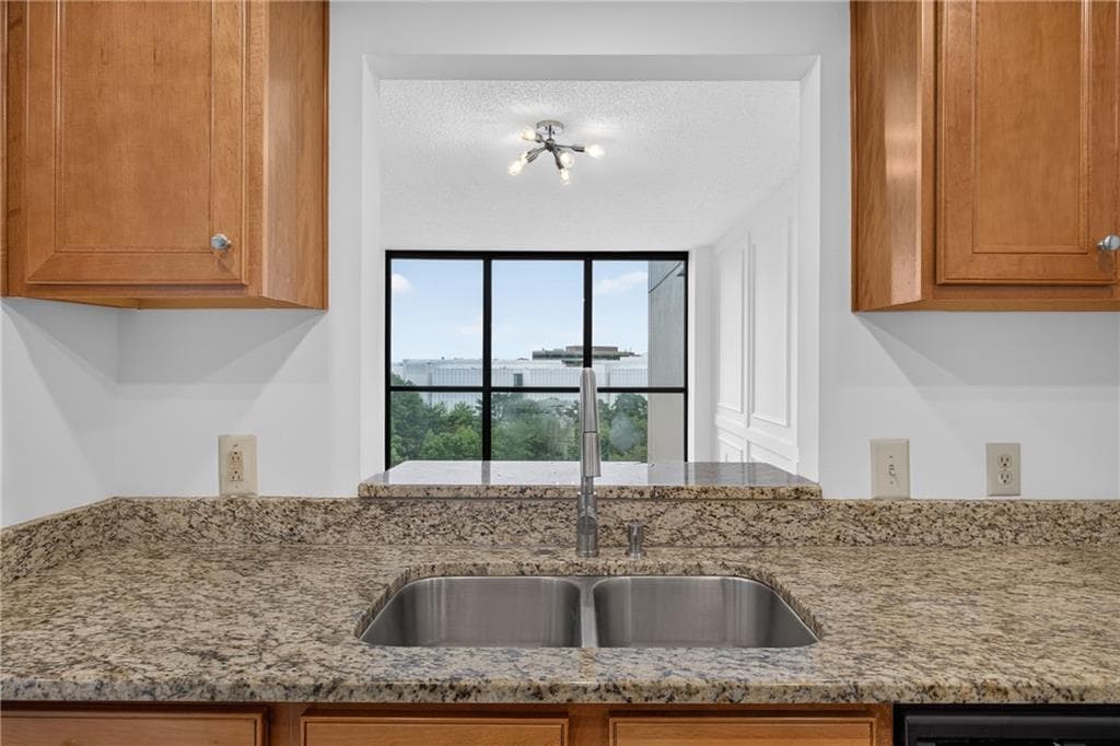 1 bedroom, 1 bathroom, 645 sq ft condominium for sale at 1280 W Peachtree Street 1710, Atlanta, GA 30309 — photo 7