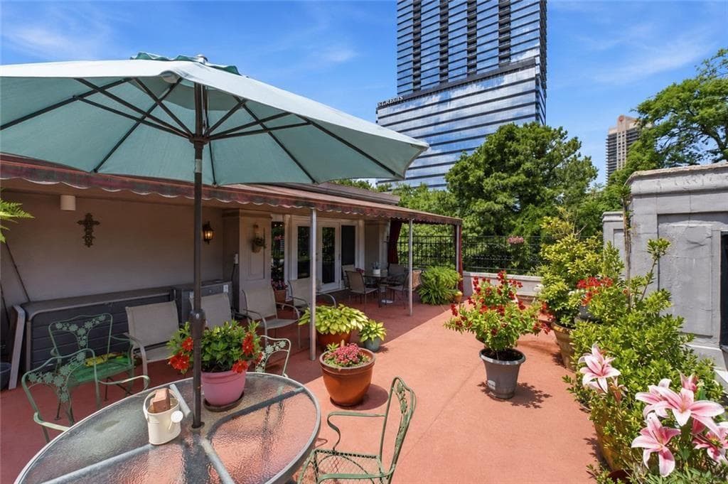 3 bedroom, 3 bathroom, 3,000 sq ft condominium for sale at 3648 Peachtree Road 4S, Atlanta, GA 30319