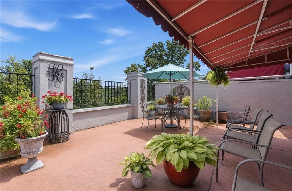 3 bedroom, 3 bathroom, 3,000 sq ft condominium for sale at 3648 Peachtree Road 4S, Atlanta, GA 30319 — photo 2
