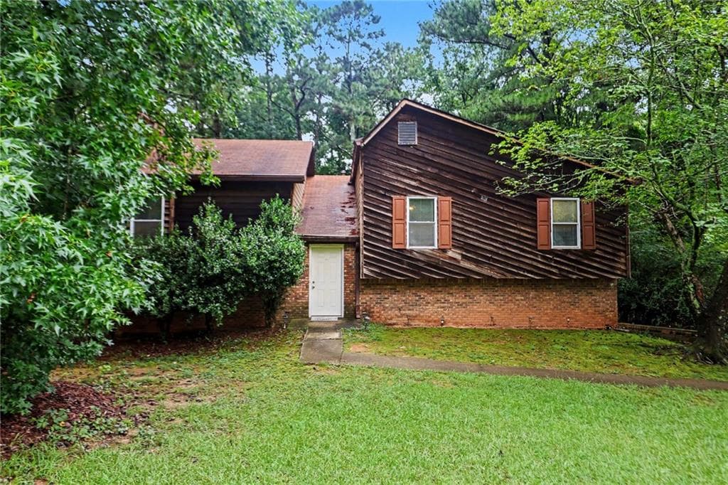 4 bedroom, 3 bathroom, 1,974 sq ft single family residence for sale at 5894 Sutton Drive, Douglasville, GA 30135 — photo 2