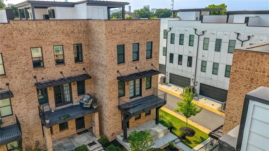 3 bedroom, 4 bathroom, 2,294 sq ft townhouse for sale at 1060 Robert Smalls Way, Atlanta, GA 30318 — photo 2