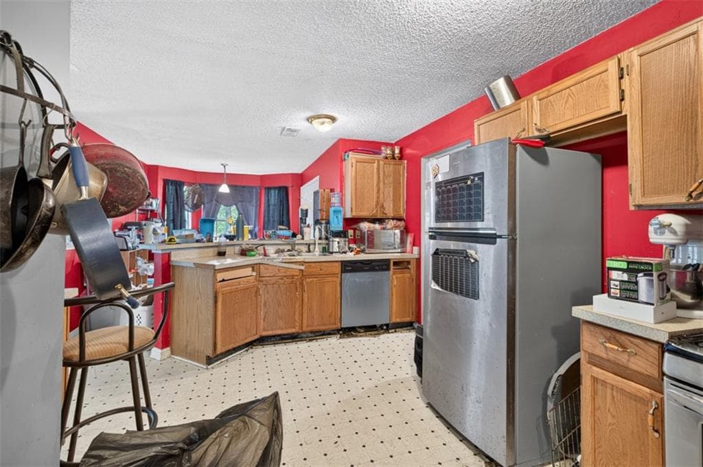 4 bedroom, 3 bathroom, 2,226 sq ft single family residence for sale at 2345 Rocky Waters Trail, Buford, GA 30519 — photo 4