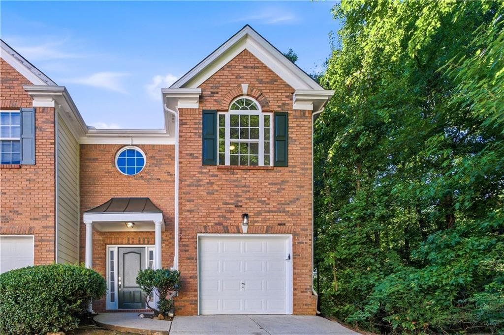 3 bedroom, 3 bathroom, 1,552 sq ft townhouse under contract at 174 Madeline Court, Mcdonough, GA 30253