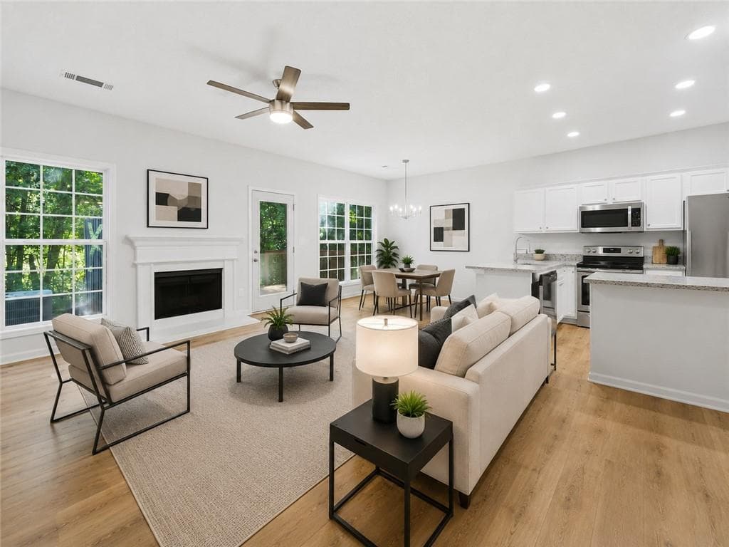 3 bedroom, 3 bathroom, 1,552 sq ft townhouse under contract at 174 Madeline Court, Mcdonough, GA 30253 — photo 2
