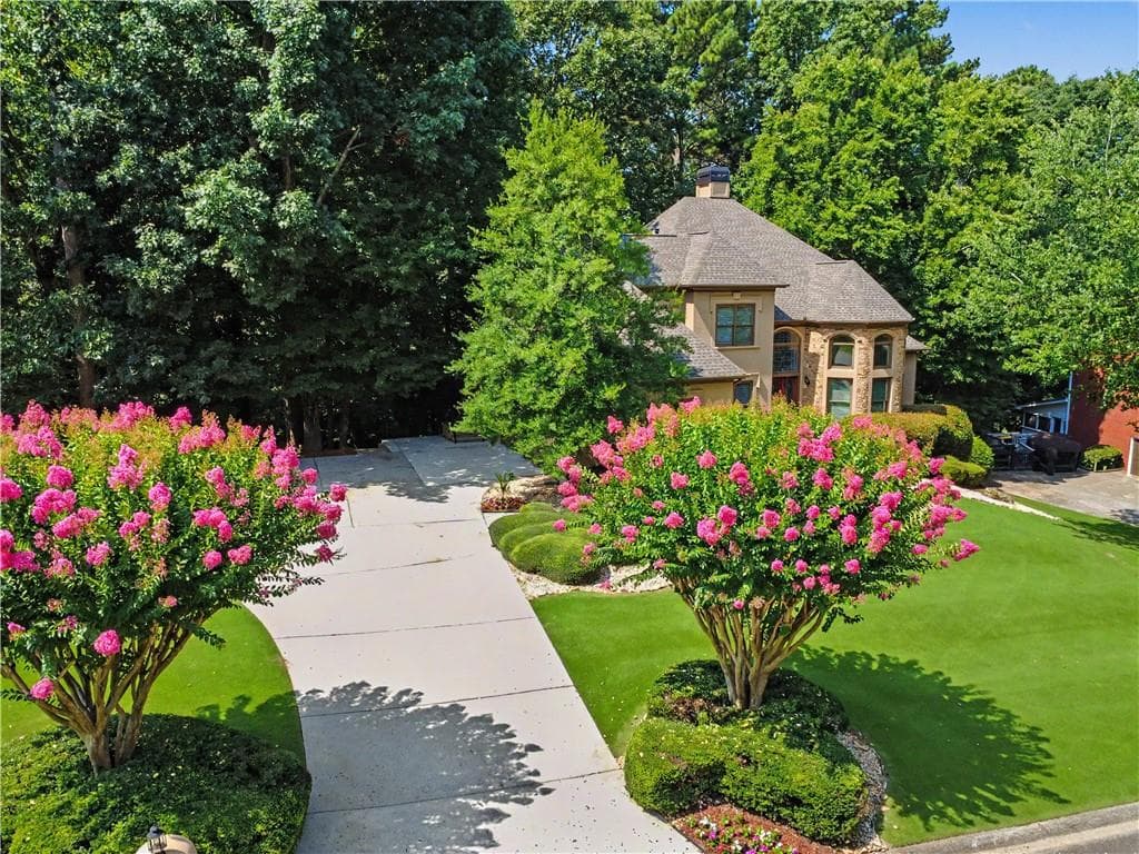 6 bedroom, 5 bathroom, 5,063 sq ft single family residence for sale at 1455 Lockridge Drive, Cumming, GA 30041 — photo 4