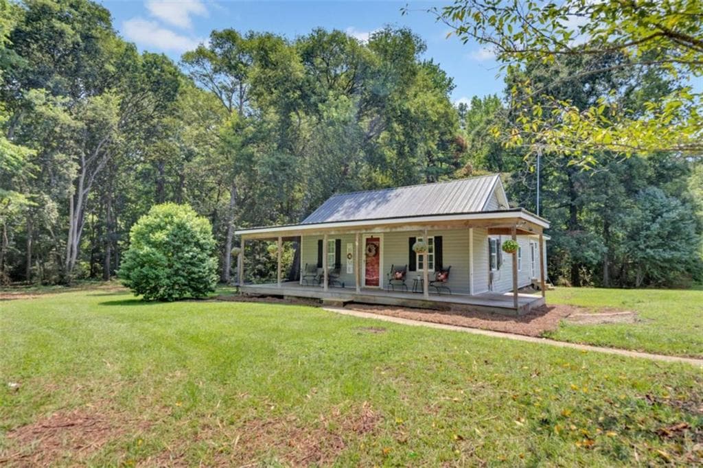 3 bedroom, 2 bathroom, 1,250 sq ft single family residence for sale at 2089 Highway 81, Covington, GA 30016 — photo 2