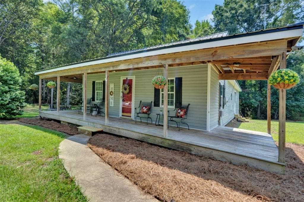 3 bedroom, 2 bathroom, 1,250 sq ft single family residence for sale at 2089 Highway 81, Covington, GA 30016 — photo 4