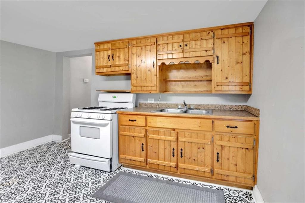 3 bedroom, 2 bathroom, 1,250 sq ft single family residence for sale at 2089 Highway 81, Covington, GA 30016 — photo 9
