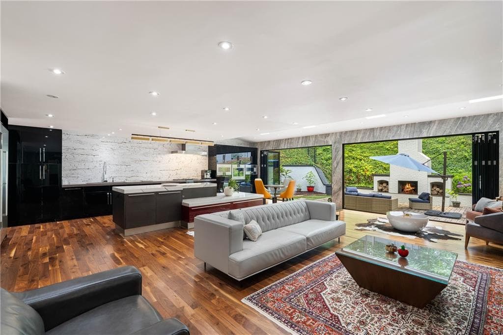 5 bedroom, 4 bathroom, 3,790 sq ft single family residence for sale at 4070 Whitewater Creek Road, Atlanta, GA 30327 — photo 8