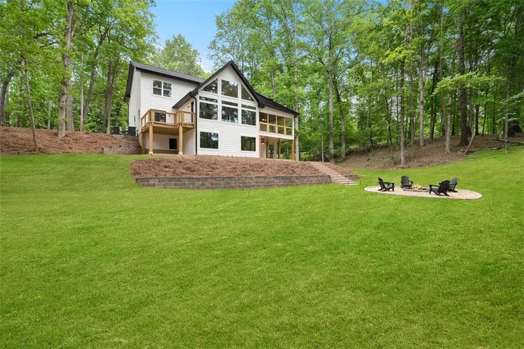4 bedroom, 5 bathroom, 4,301 sq ft single family residence for sale at 8875 Lakeside Way, Gainesville, GA 30506 — photo 4
