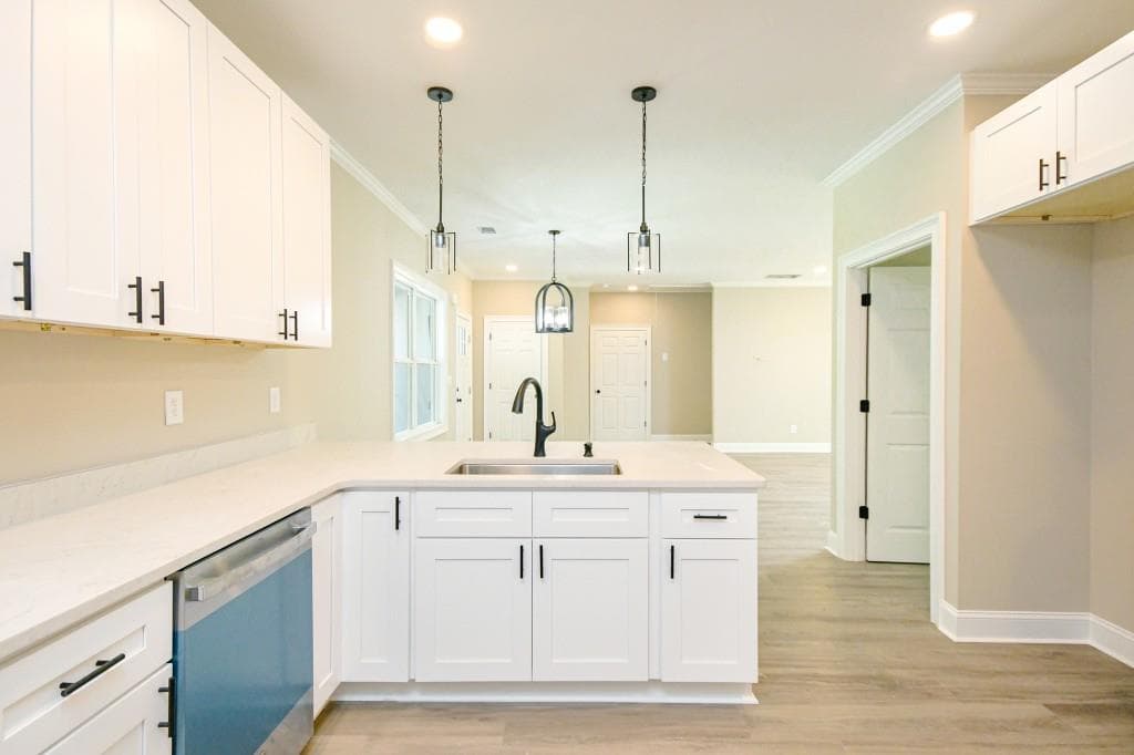 3 bedroom, 2 bathroom, 2,154 sq ft single family residence for sale at 5342 Monarch Drive, Gainesville, GA 30506 — photo 9