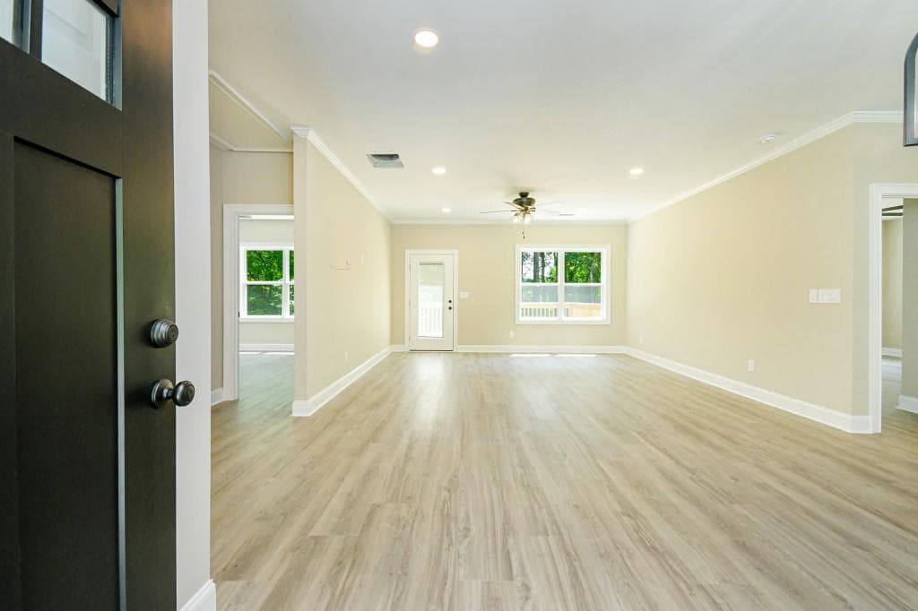 3 bedroom, 2 bathroom, 2,154 sq ft single family residence for sale at 5342 Monarch Drive, Gainesville, GA 30506 — photo 4