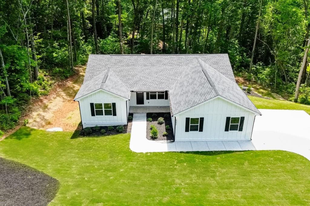 3 bedroom, 2 bathroom, 2,154 sq ft single family residence for sale at 5342 Monarch Drive, Gainesville, GA 30506 — photo 2