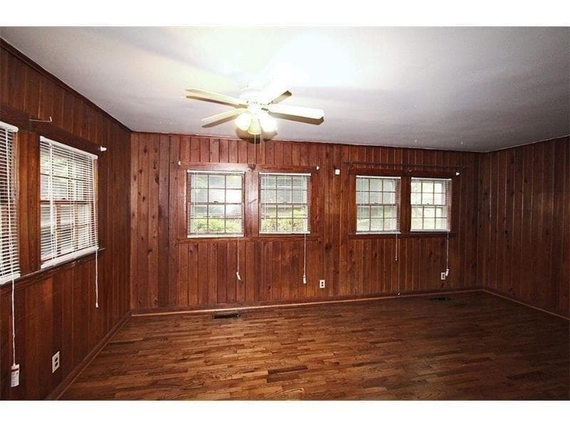 3 bedroom, 1 bathroom, 1,218 sq ft single family residence for sale at 3461 Lee Street, College Park, GA 30337 — photo 3