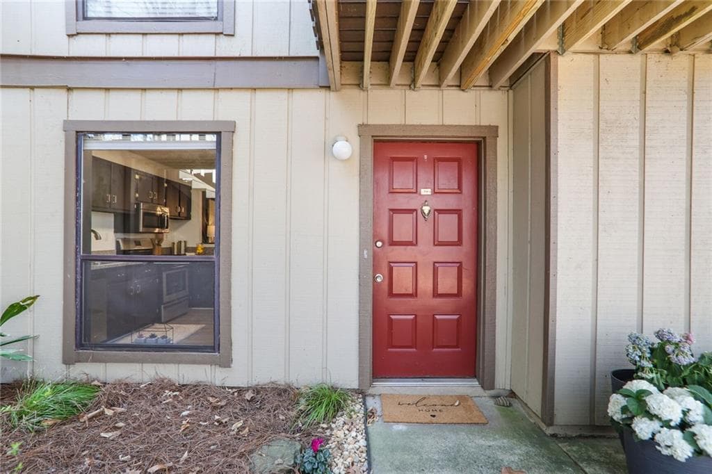 2 bedroom, 2 bathroom, 1,216 sq ft condominium for sale at 210 Woodcliff Drive, Atlanta, GA 30350