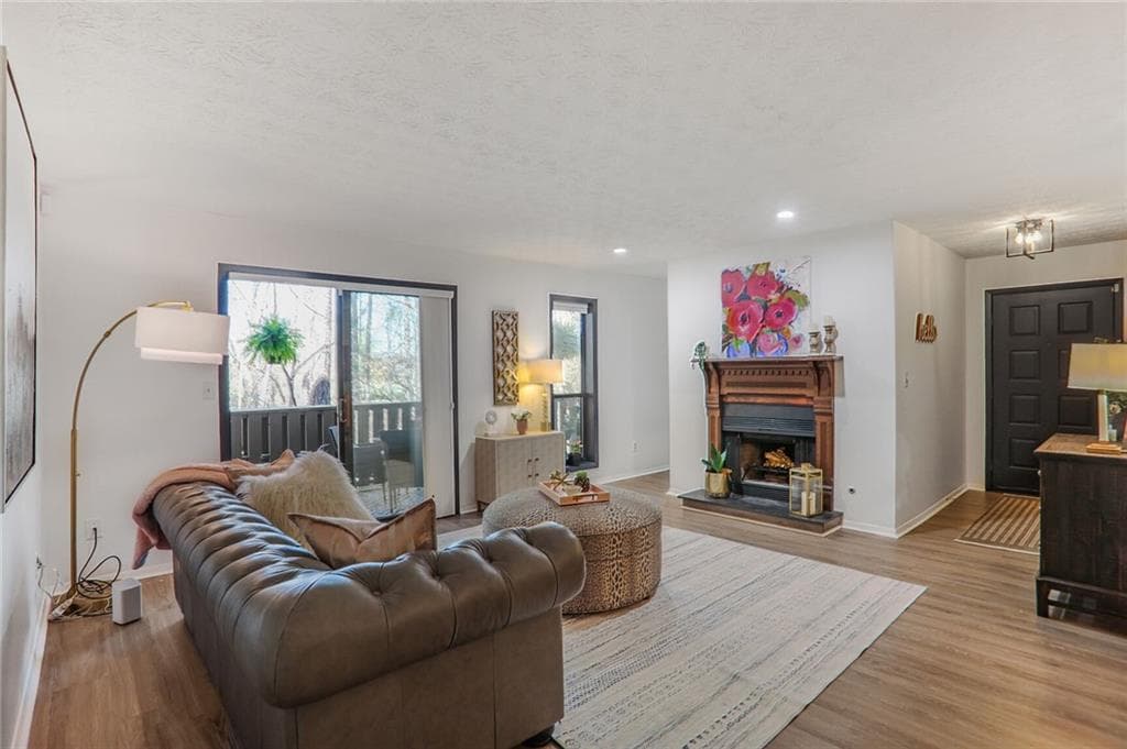 2 bedroom, 2 bathroom, 1,216 sq ft condominium for sale at 210 Woodcliff Drive, Atlanta, GA 30350 — photo 4