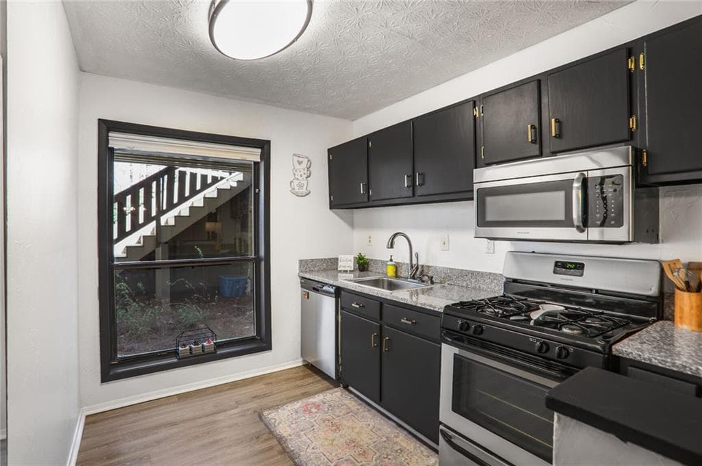 2 bedroom, 2 bathroom, 1,216 sq ft condominium for sale at 210 Woodcliff Drive, Atlanta, GA 30350 — photo 8