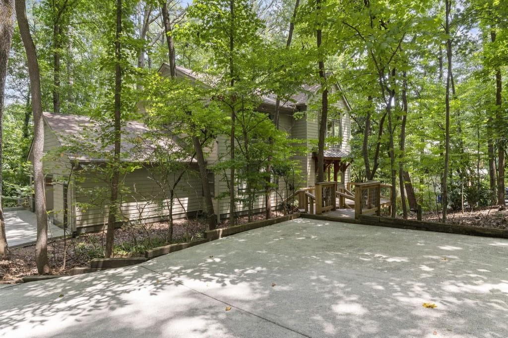 4 bedroom, 3 bathroom, 3,764 sq ft single family residence for sale at 3886 Harts Mill Lane, Brookhaven, GA 30319 — photo 2