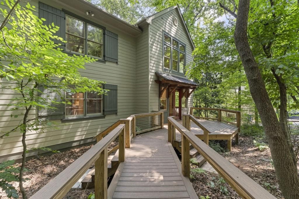 4 bedroom, 3 bathroom, 3,764 sq ft single family residence for sale at 3886 Harts Mill Lane, Brookhaven, GA 30319 — photo 3