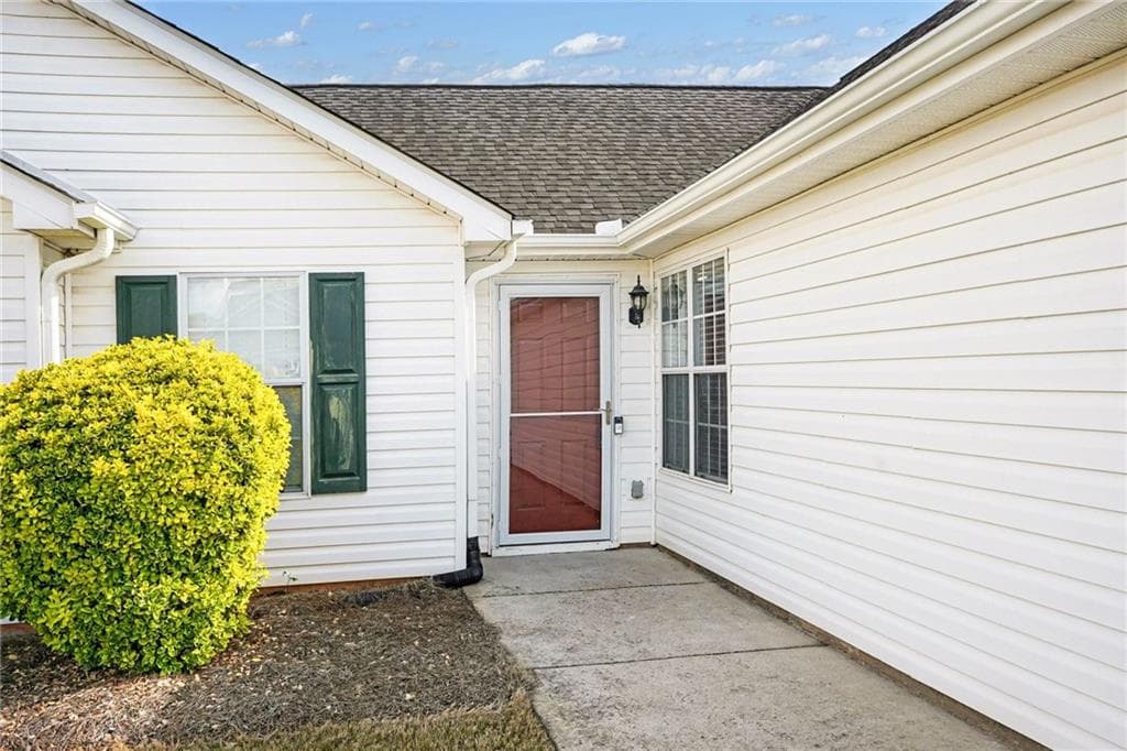 3 bedroom, 2 bathroom, 1,317 sq ft single family residence under contract at 2305 Sugarleaf Trail, Hampton, GA 30228 — photo 3