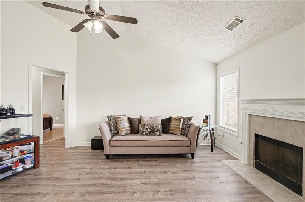 3 bedroom, 2 bathroom, 1,317 sq ft single family residence under contract at 2305 Sugarleaf Trail, Hampton, GA 30228 — photo 7