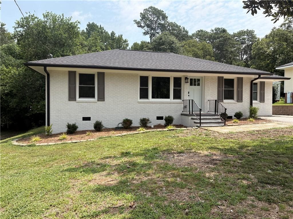 3 bedroom, 2 bathroom, 1,214 sq ft single family residence for sale at 237 S Myrtle Street, Winder, GA 30680 — photo 2