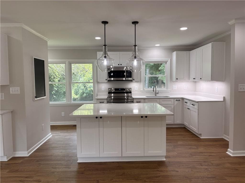 3 bedroom, 2 bathroom, 1,214 sq ft single family residence for sale at 237 S Myrtle Street, Winder, GA 30680 — photo 5