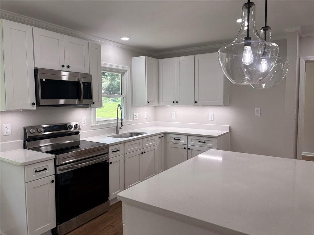 3 bedroom, 2 bathroom, 1,214 sq ft single family residence for sale at 237 S Myrtle Street, Winder, GA 30680 — photo 6