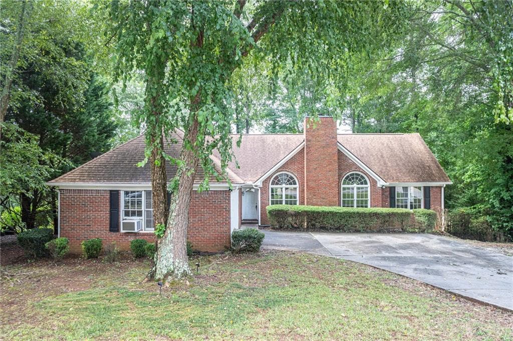 4 bedroom, 2 bathroom, 2,066 sq ft single family residence for sale at 1404 Glenfield Drive, Lawrenceville, GA 30043