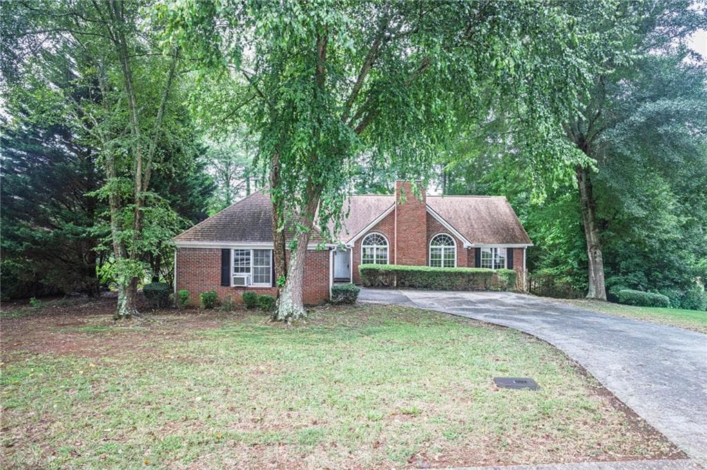 4 bedroom, 2 bathroom, 2,066 sq ft single family residence for sale at 1404 Glenfield Drive, Lawrenceville, GA 30043 — photo 2