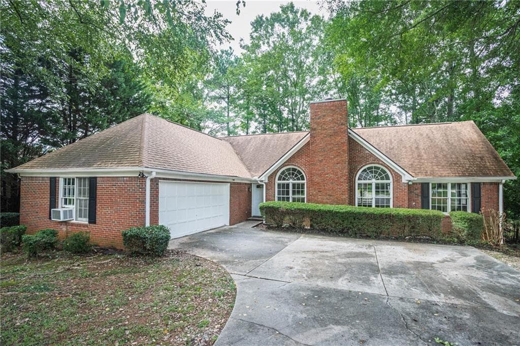4 bedroom, 2 bathroom, 2,066 sq ft single family residence for sale at 1404 Glenfield Drive, Lawrenceville, GA 30043 — photo 3