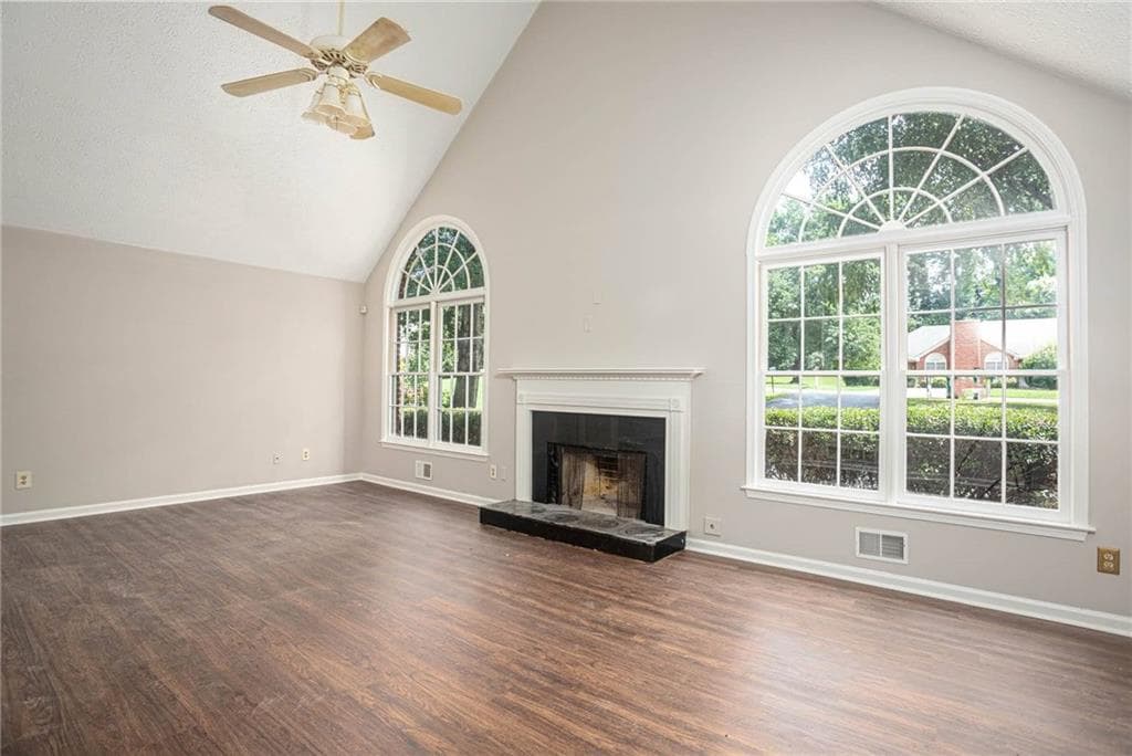 4 bedroom, 2 bathroom, 2,066 sq ft single family residence for sale at 1404 Glenfield Drive, Lawrenceville, GA 30043 — photo 7