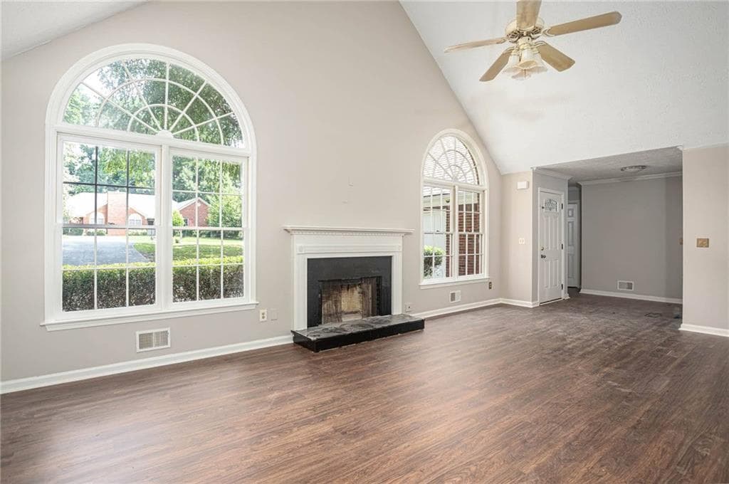 4 bedroom, 2 bathroom, 2,066 sq ft single family residence for sale at 1404 Glenfield Drive, Lawrenceville, GA 30043 — photo 8