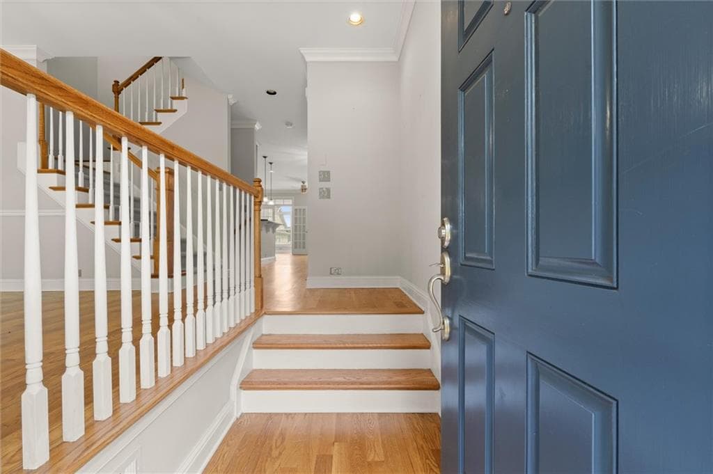 3 bedroom, 4 bathroom, 1,994 sq ft townhouse under contract at 10728 Ellicot Way, Alpharetta, GA 30022 — photo 3