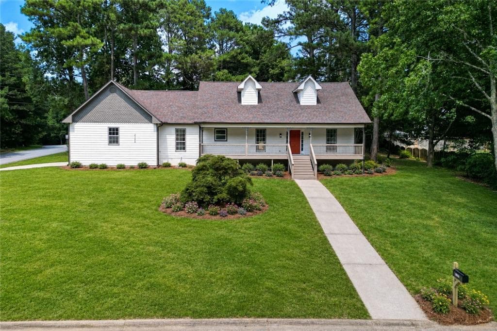 3 bedroom, 2 bathroom, 1,810 sq ft single family residence for sale at 2125 Brandon Acres Drive, Buford, GA 30519 — photo 1 of 37