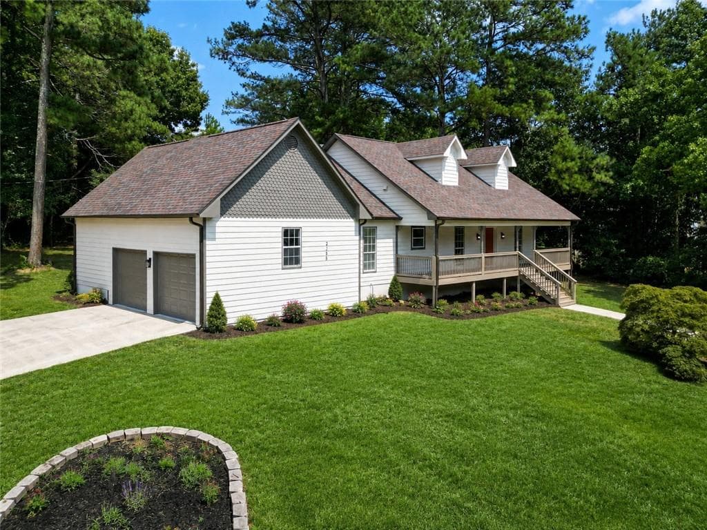 3 bedroom, 2 bathroom, 1,810 sq ft single family residence for sale at 2125 Brandon Acres Drive, Buford, GA 30519 — photo 2